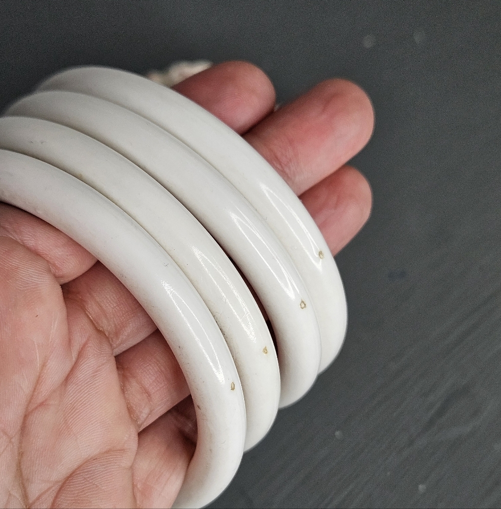 Vtg White Acrylic Bangle Bracelets (Set of 4) .25" - Picture 4 of 5